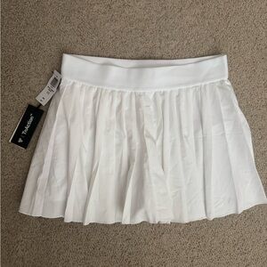 NEW* Aritzia White Pleated Skort